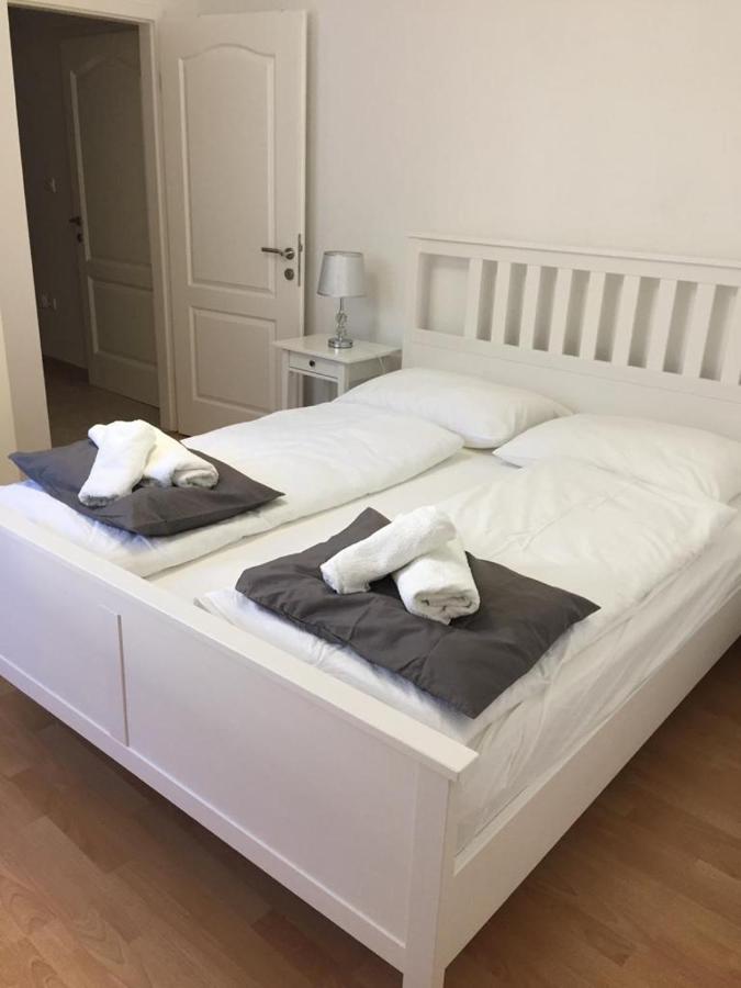 Apartments Rina Novalja Εξωτερικό φωτογραφία