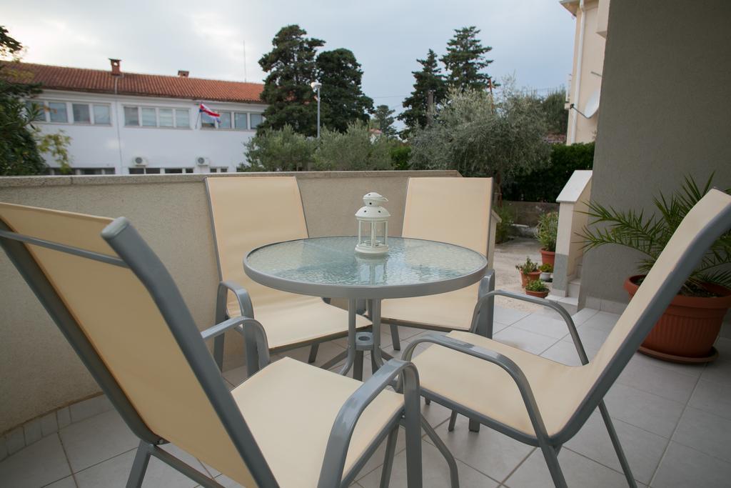 Apartments Rina Novalja Εξωτερικό φωτογραφία