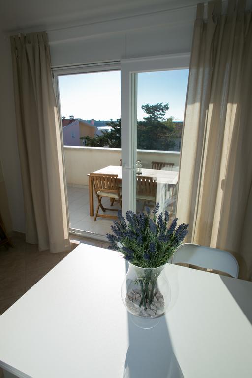 Apartments Rina Novalja Εξωτερικό φωτογραφία