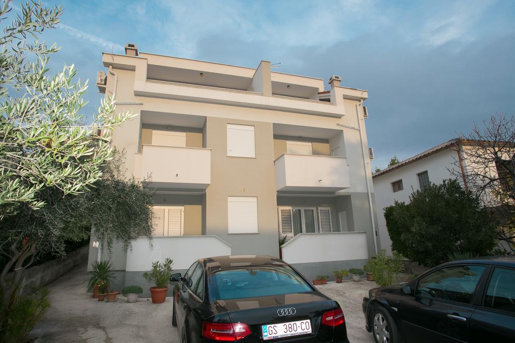 Apartments Rina Novalja Εξωτερικό φωτογραφία
