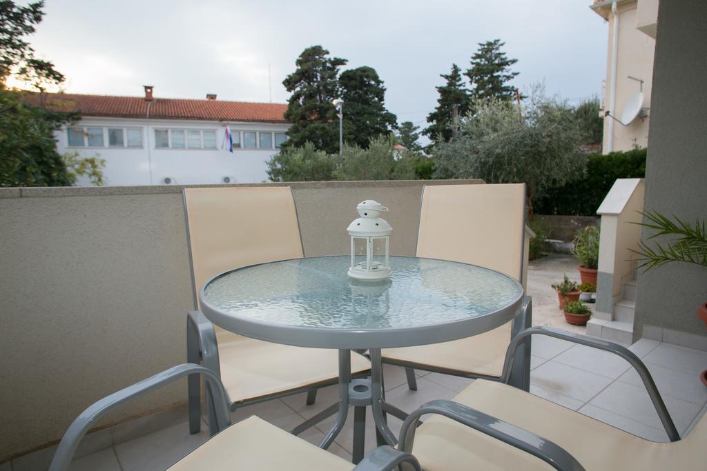 Apartments Rina Novalja Εξωτερικό φωτογραφία