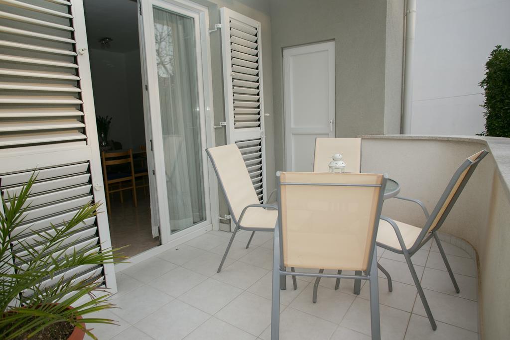 Apartments Rina Novalja Εξωτερικό φωτογραφία
